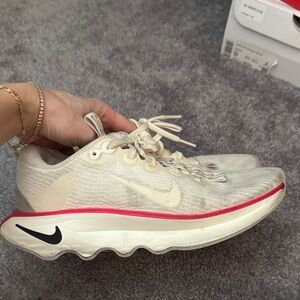 Nike Women's motiva walking sneakers